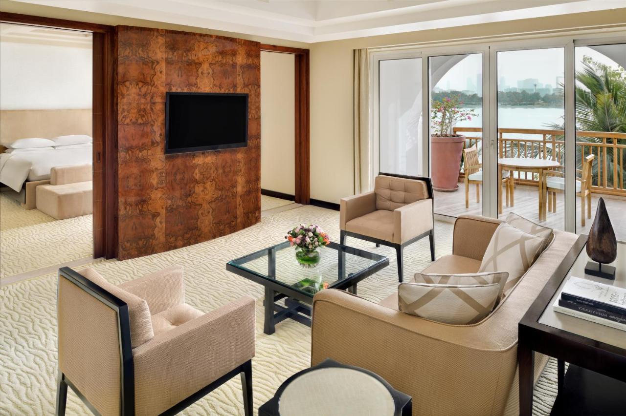 Executive Suite,1346072579:JPEG