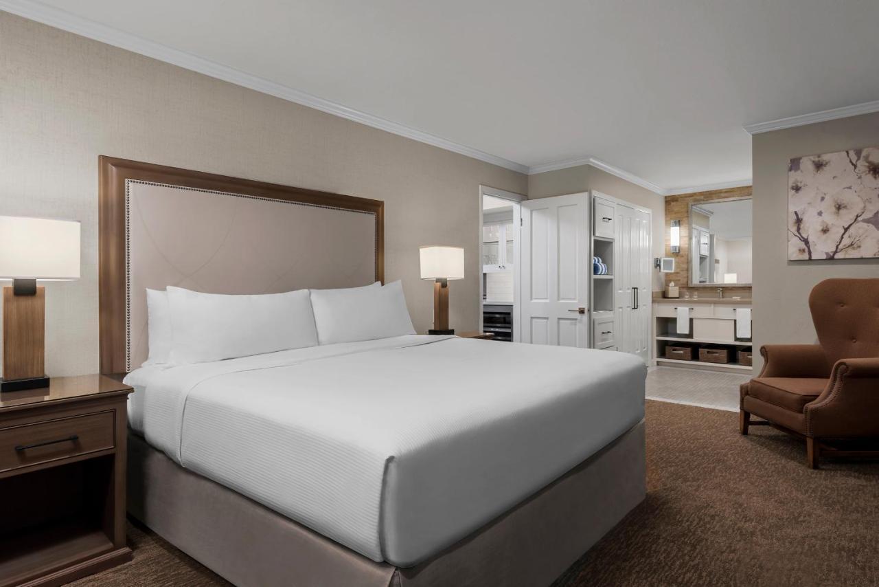 Mansion Estates Resort King Room,1271496943:JPEG