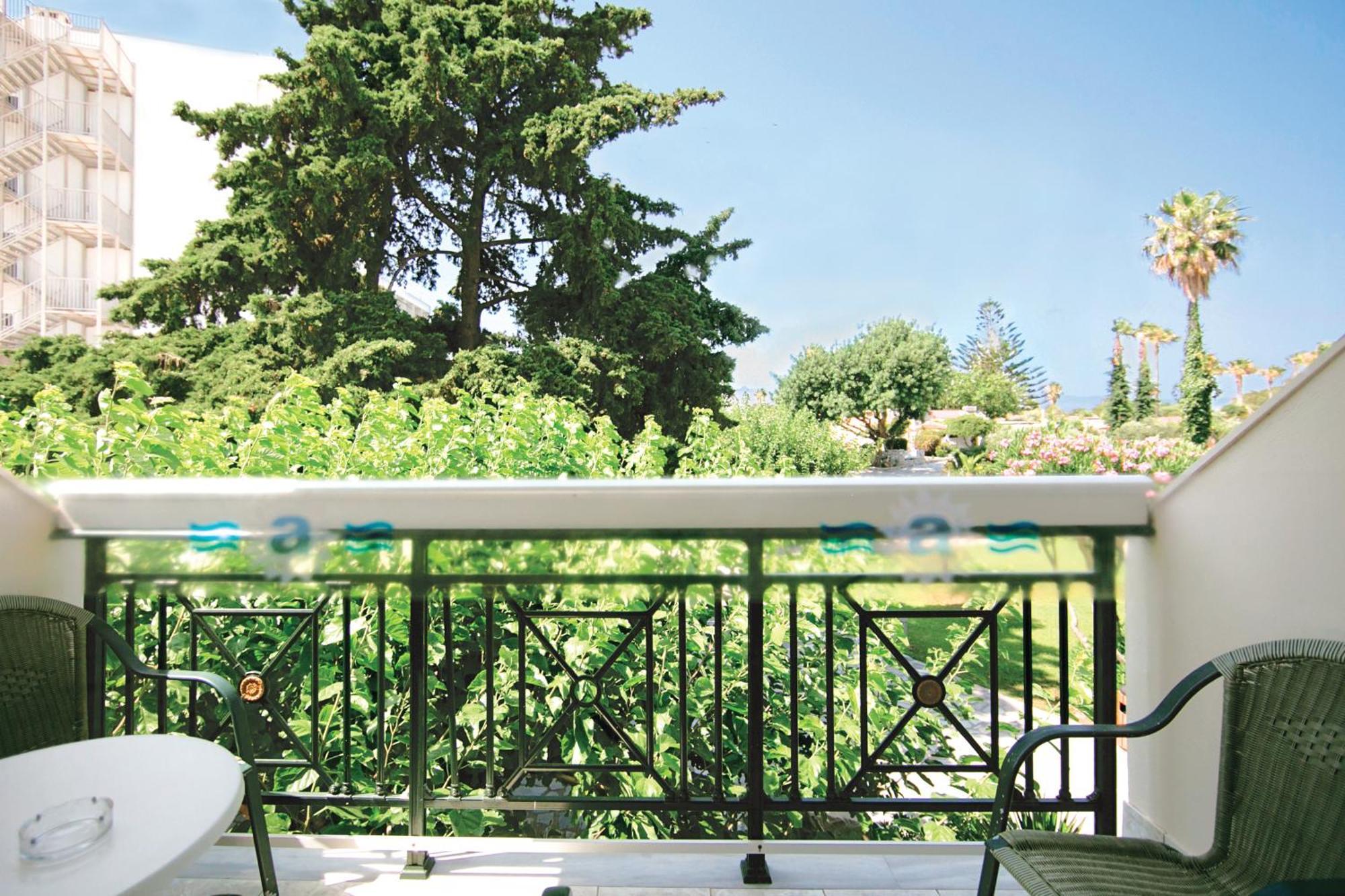 Family Room,1344884522:JPEG