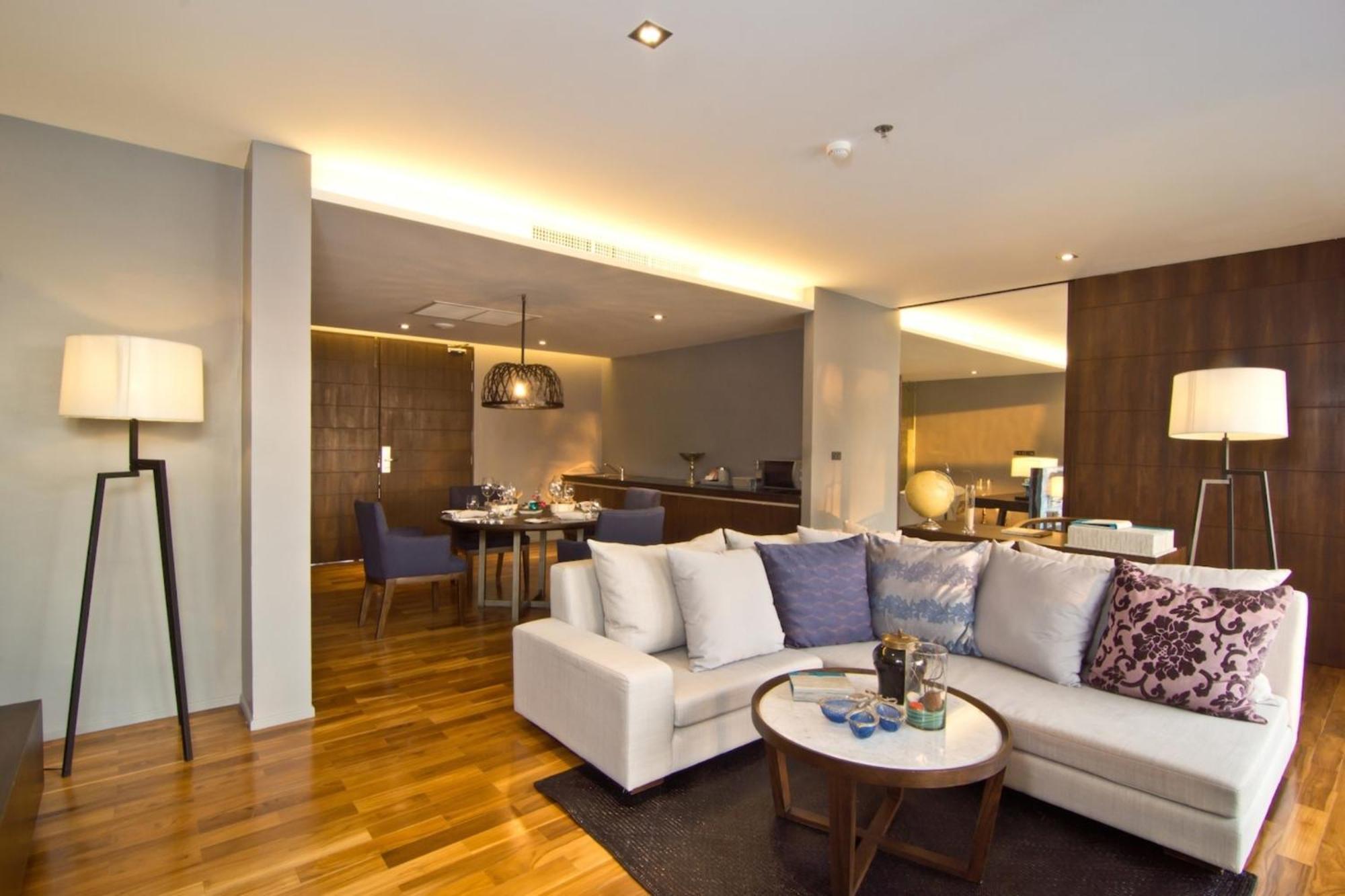Prestige Pool Suite