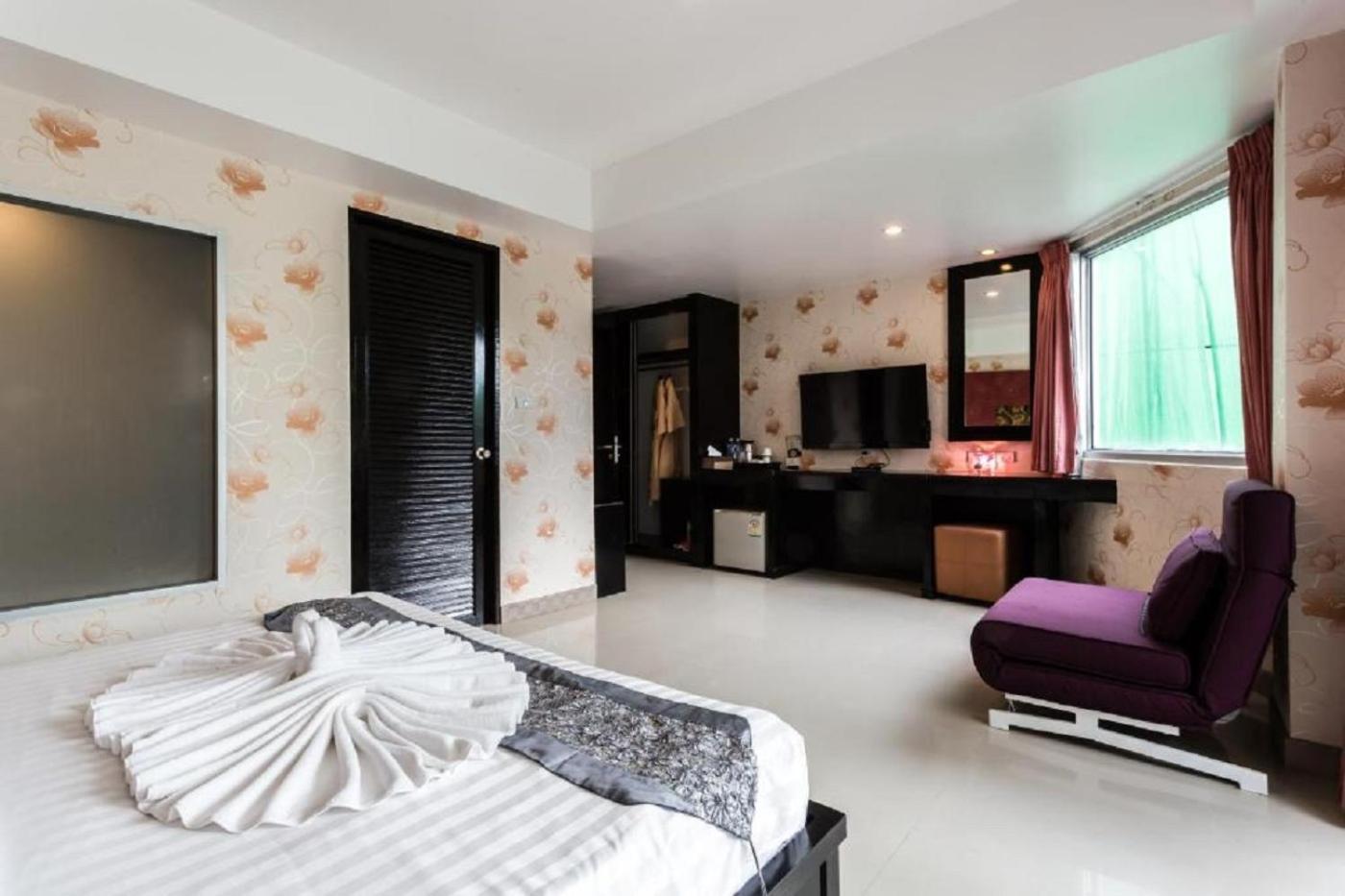 Executive Room,1274421862:JPEG