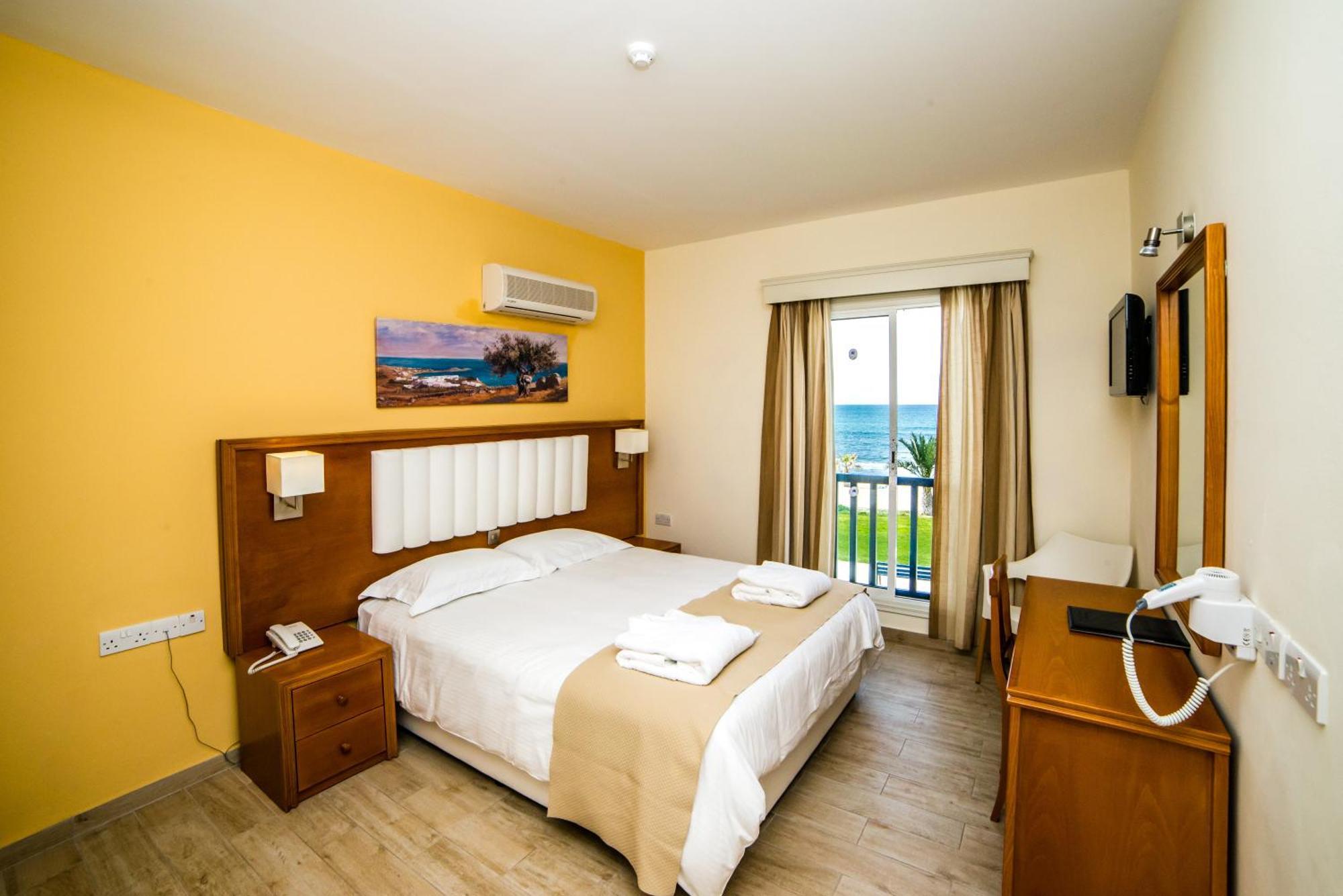 Superior One-Bedroom Apartment Sea View,1536750298:JPEG