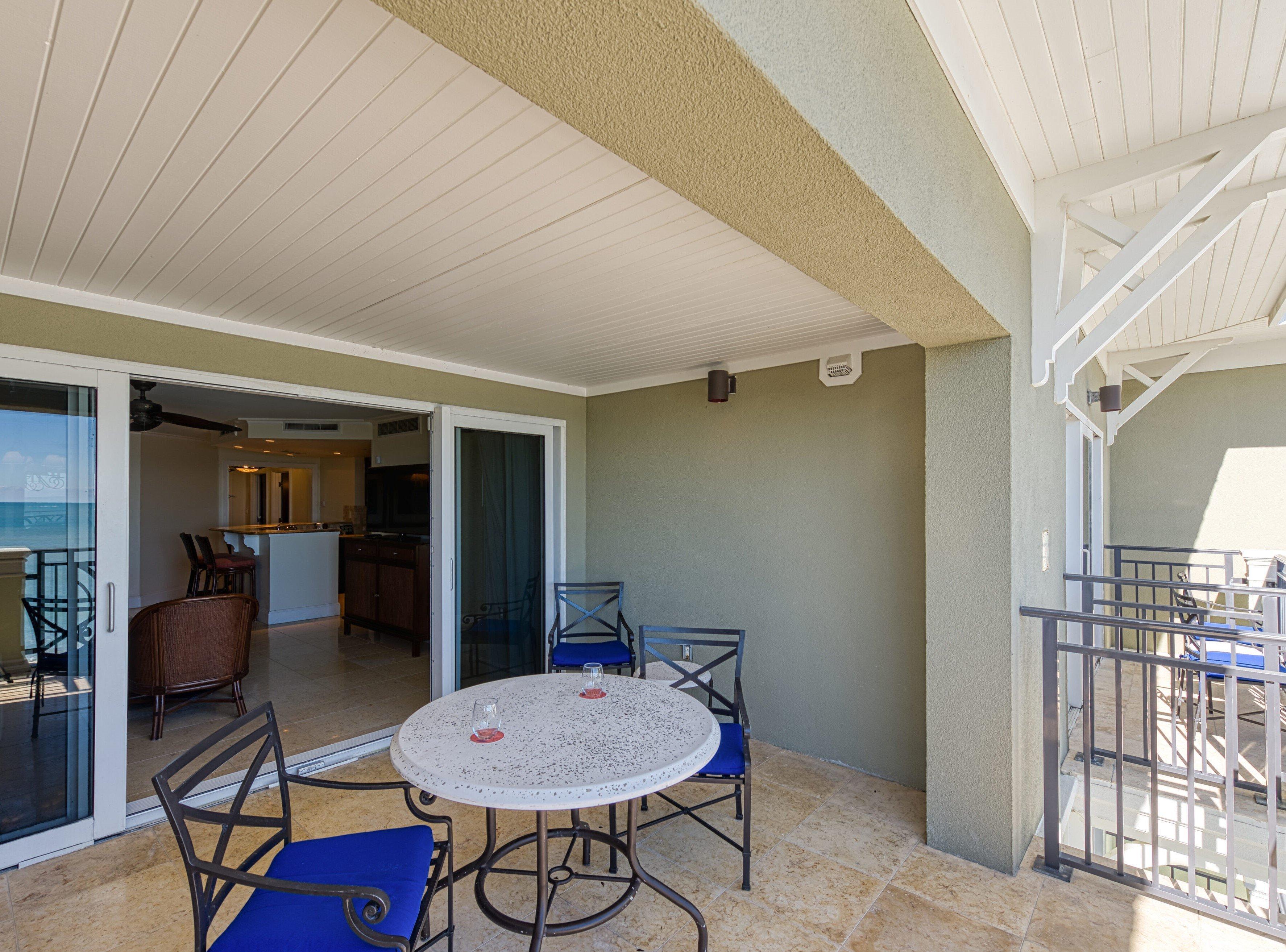 One-Bedroom King Suite - Partial Ocean view,1276467832:JPEG