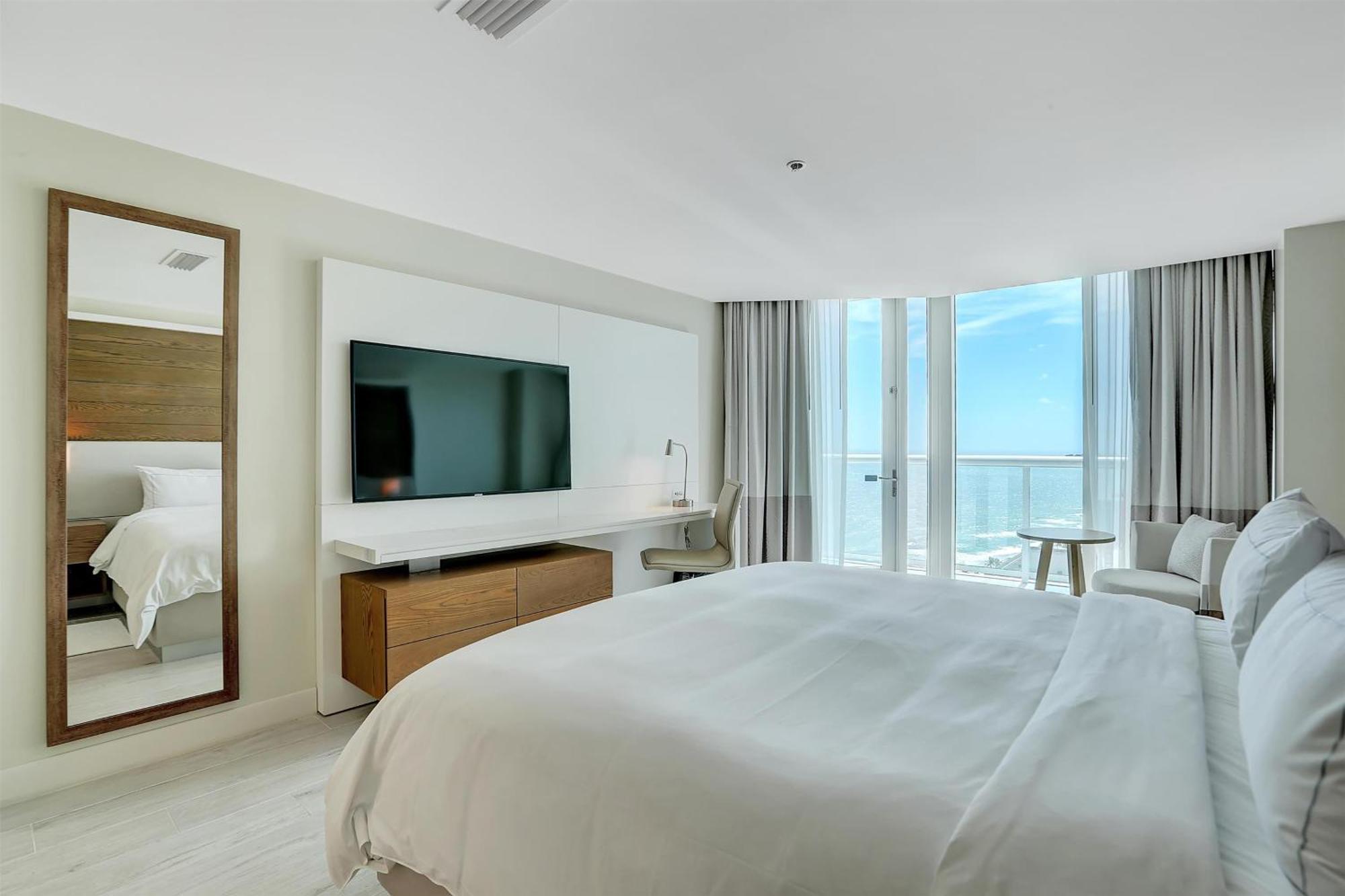 Two-Bedroom Penthouse Suite - Oceanfront,1276556335:JPEG