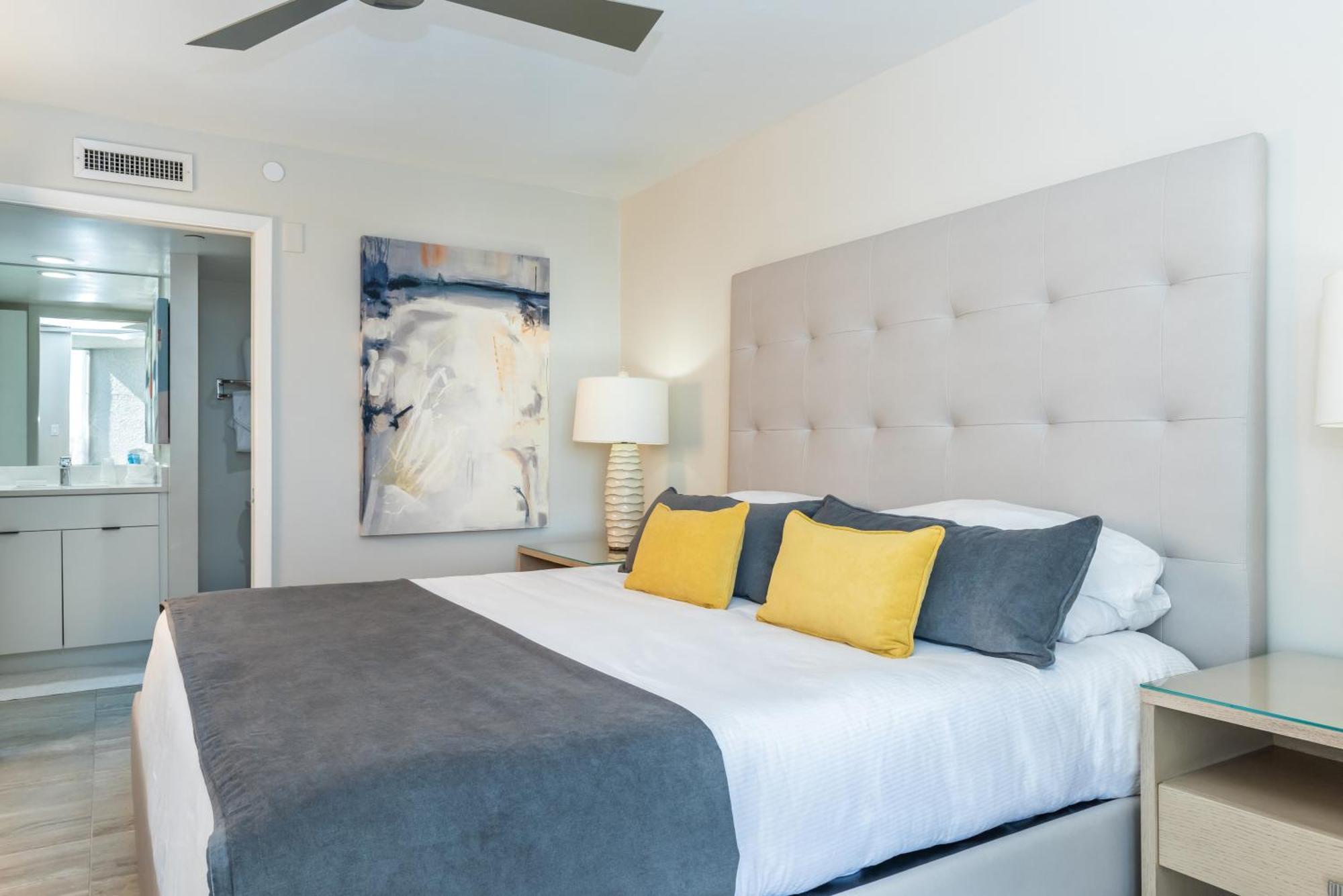 Deluxe Suite mit 1 Schlafzimmer und Pool- und Strandblick