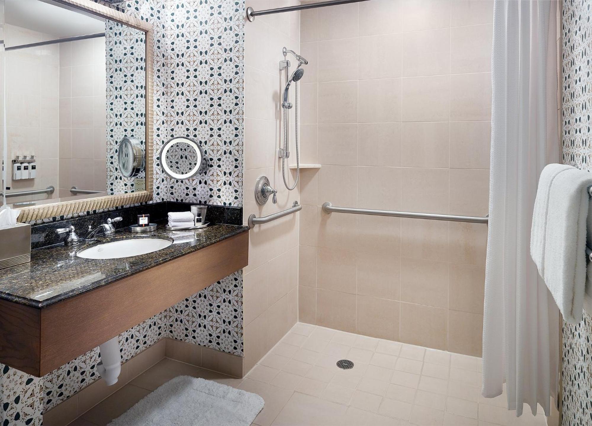 Deluxe King Room - Disability Access