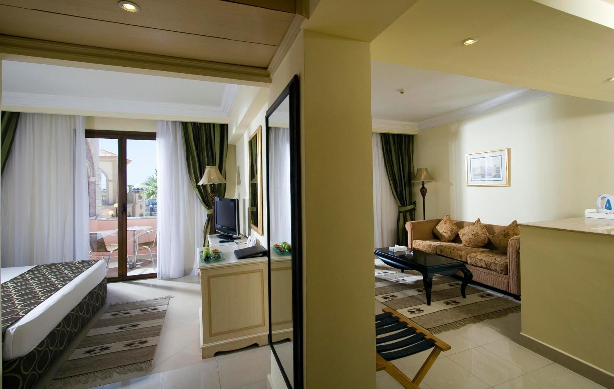 Family Room,1277326735:JPEG