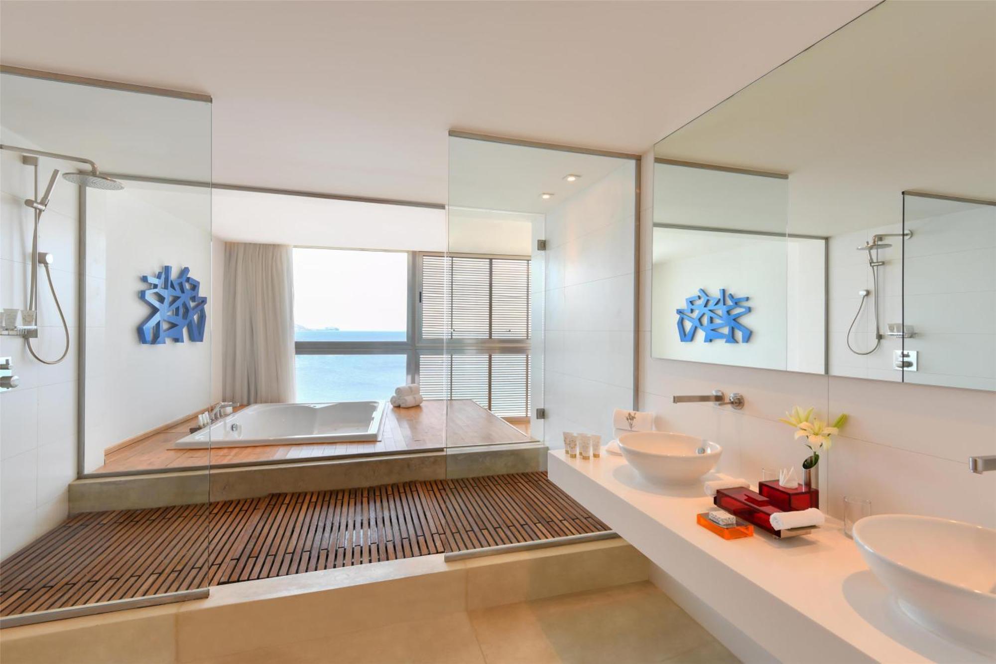 Executive Panoramic Sea View Suite (King Size Bed)