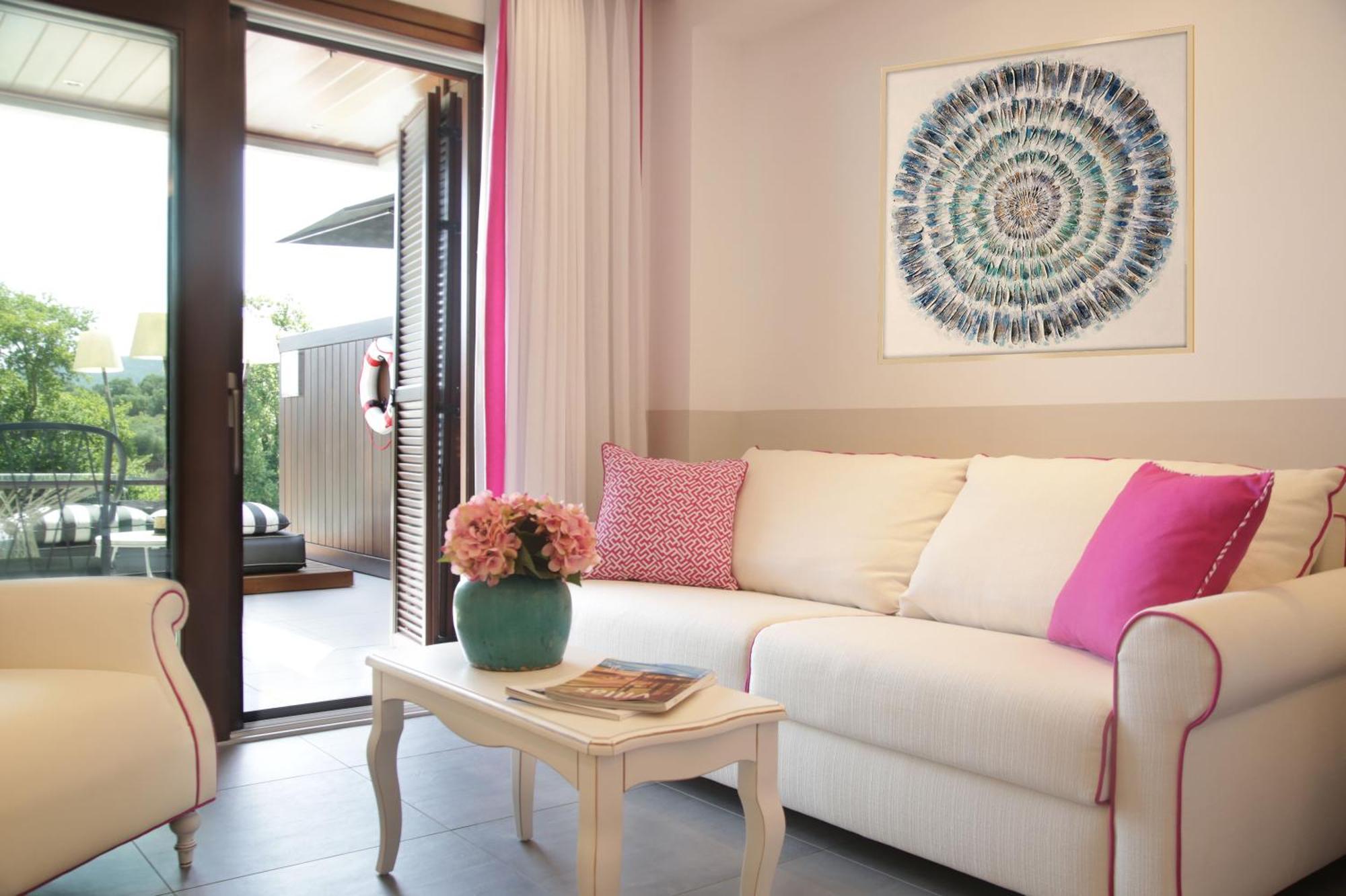 Junior Suite with Private Pool,1279015093:JPEG