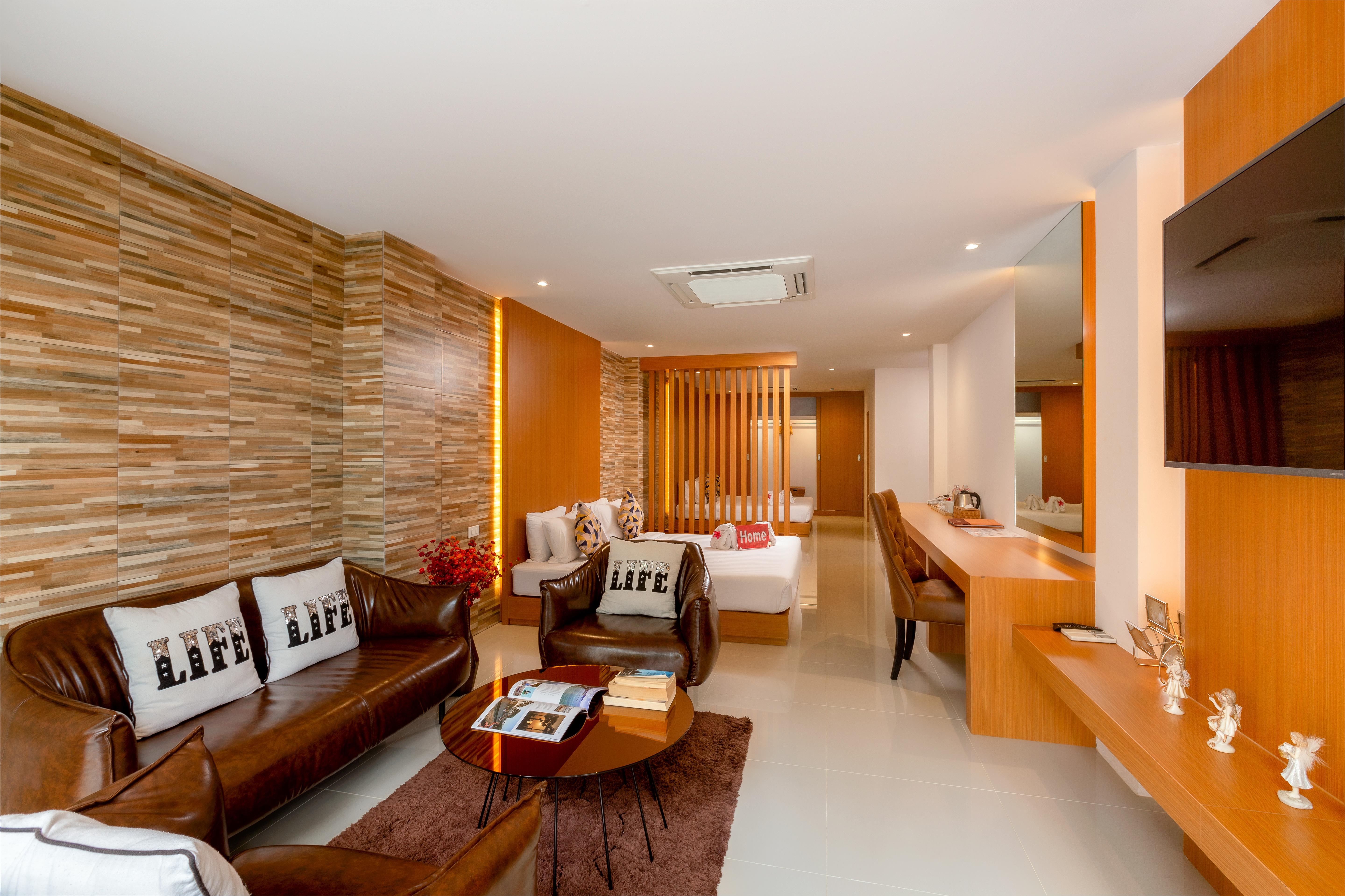Family Room with Balcony,1664647358:JPEG