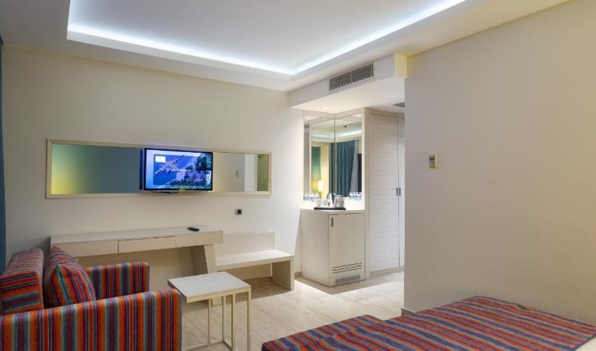 Budget Double Room,1279967305:JPEG