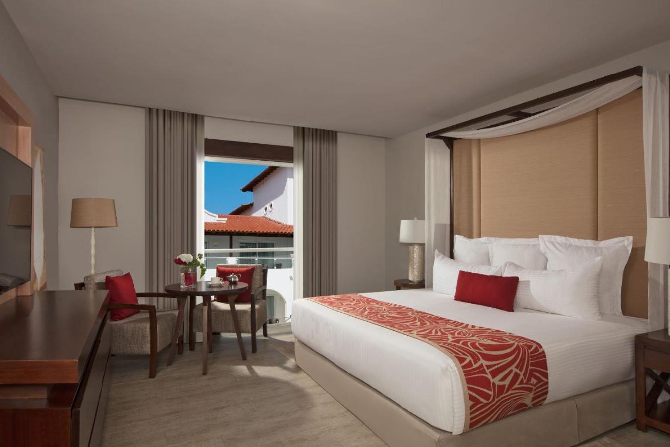 Deluxe King Bed