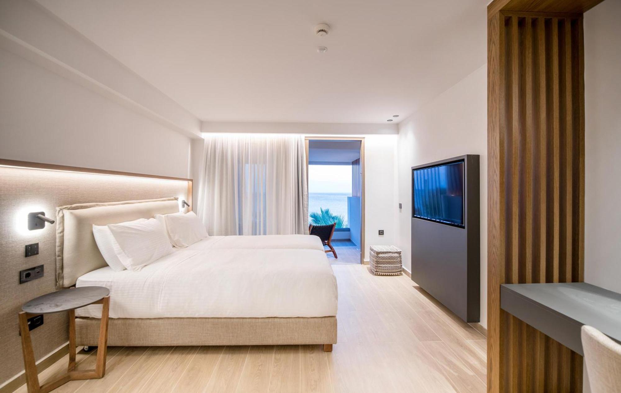 Dazzling Blue with Sea View,1368677126:JPEG