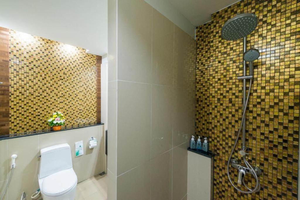 Deluxe King or Twin Room with Pool Access,1288048000:JPEG
