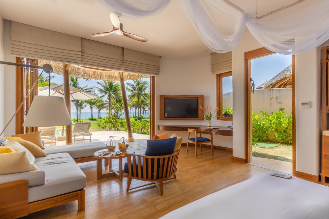 1 King Bed Beach Front One-Bedroom Pool Villa