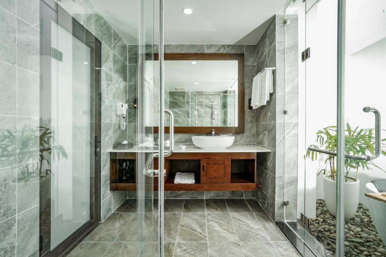 Suite with Pool View,1292418838:JPEG