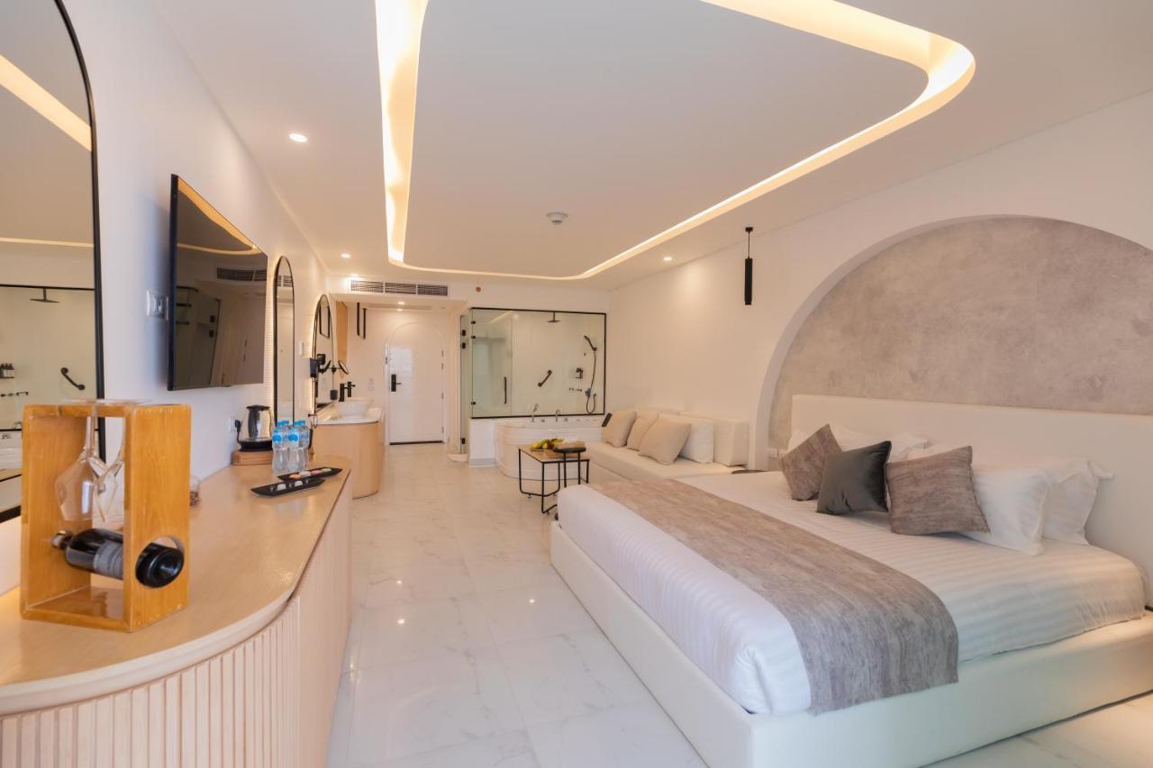 Deluxe Jacuzzi Room,1330186145:JPEG