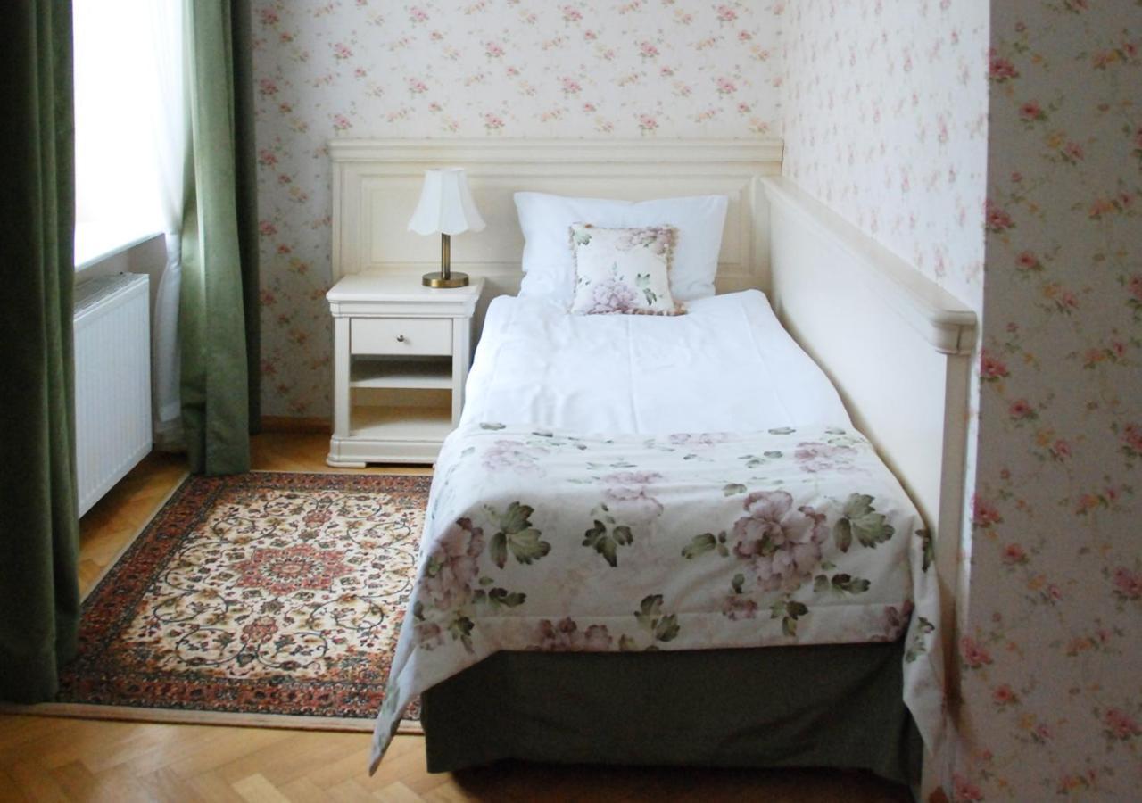 Single Room,1299893797:JPEG
