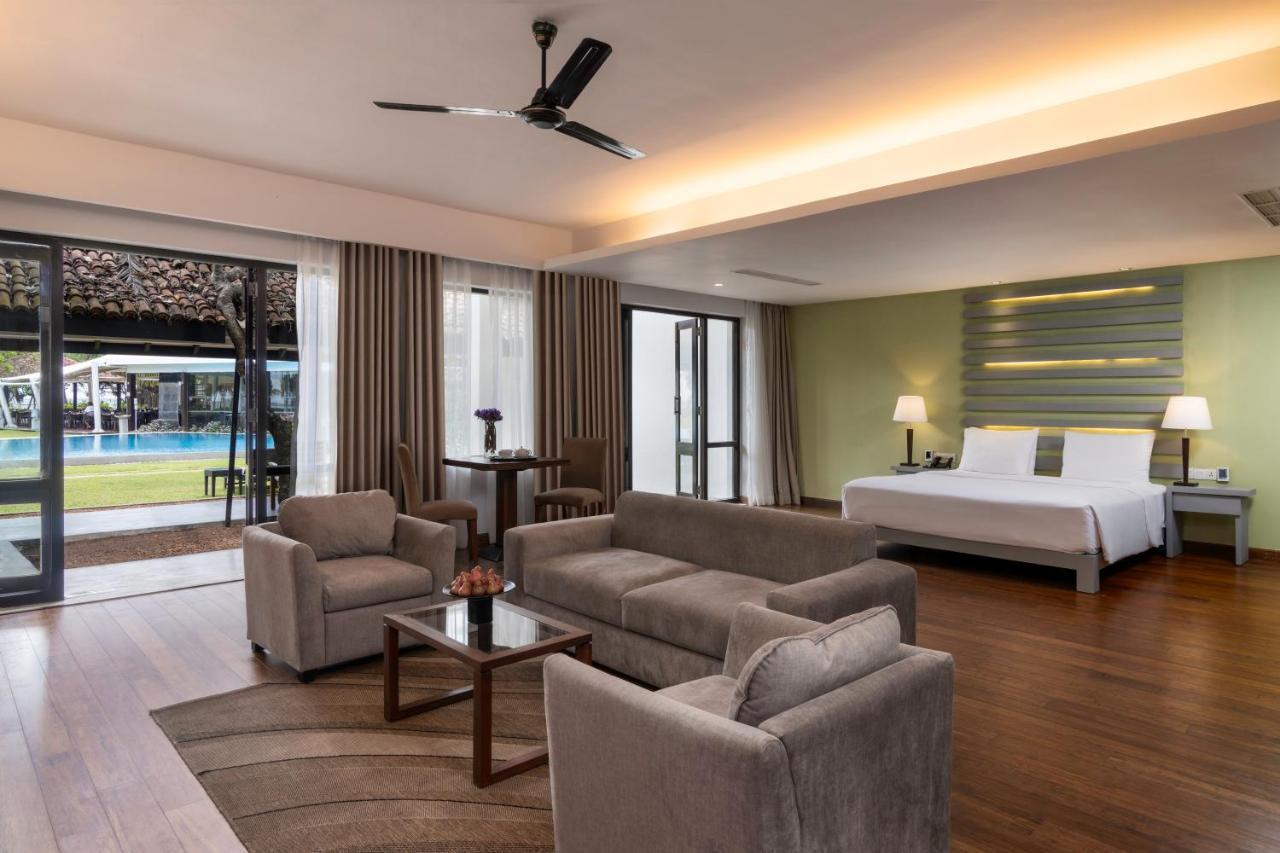 Ocean Facing Deluxe Room 15 Min Complimentary Spa Treatment 1 per,1305825982:JPEG