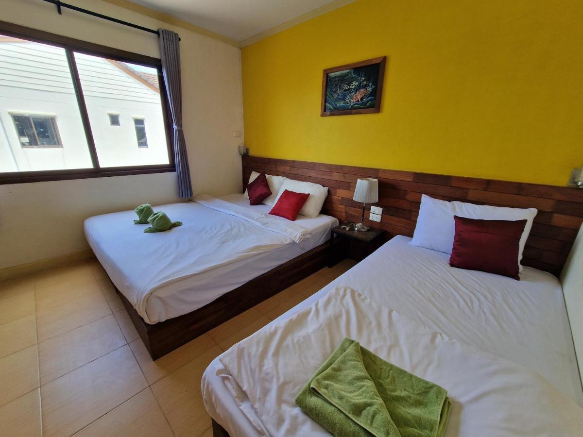 Triple Room Window,681862335:JPEG