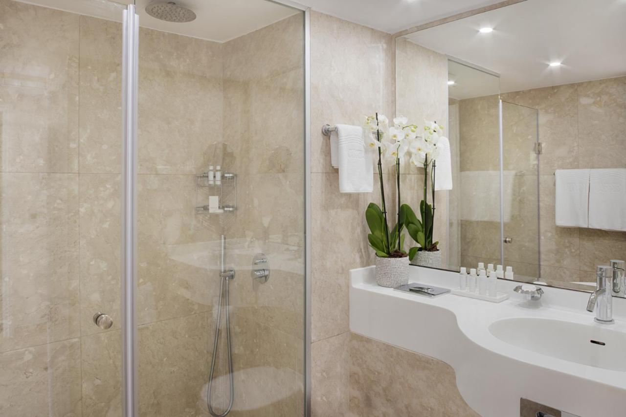 Standard Twin or Double Room Inland View