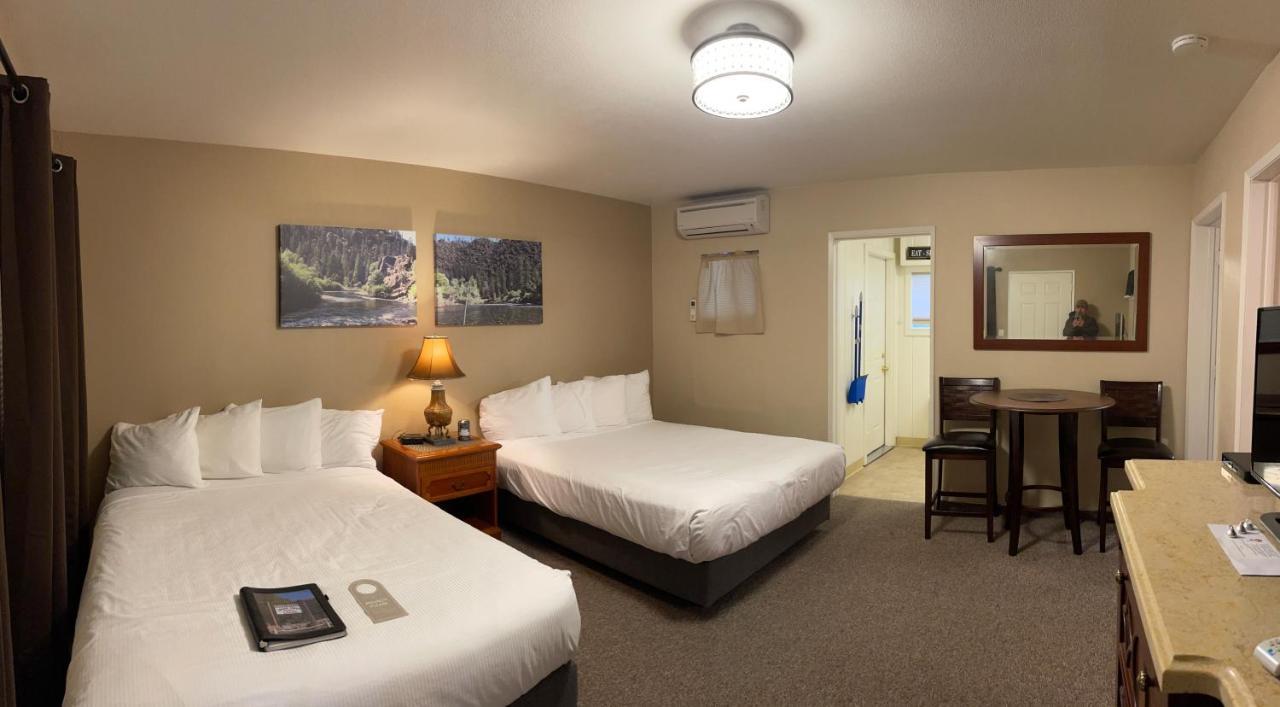 Deluxe Double Room (2 Adults + 1 Child),1310889916:JPEG