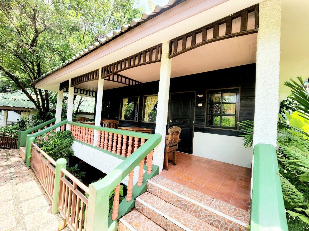 Superior Family Room,1318785529:JPEG