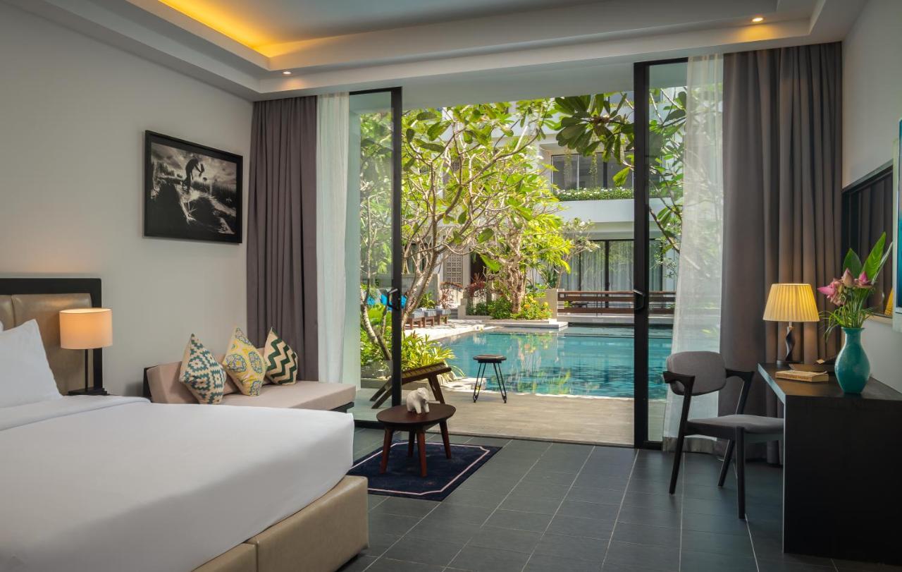 Deluxe Pool Access