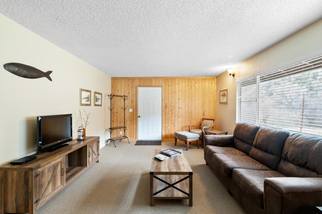 Superior Family Room,1328458709:JPEG