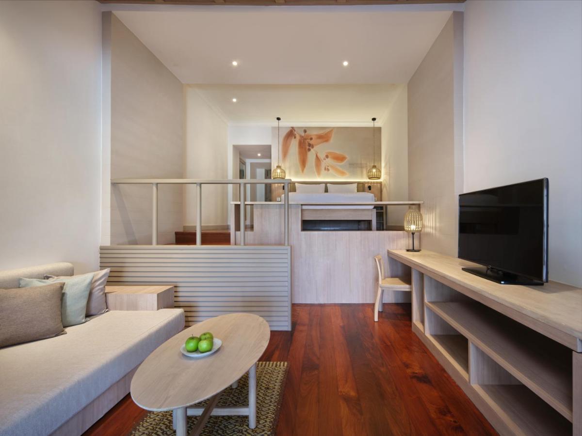 Seaview Hillside Pool Suite