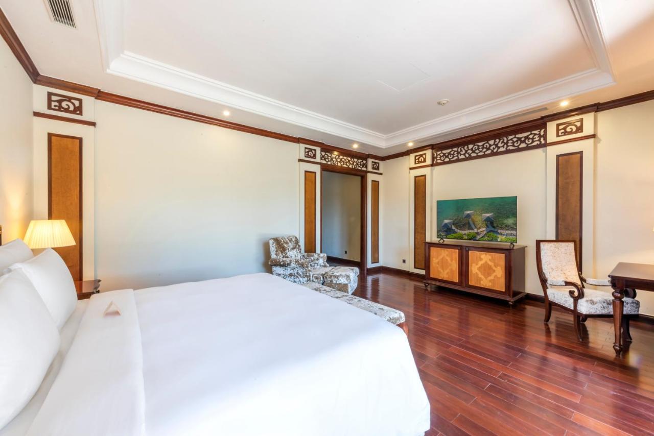 Grand Duplex Villa King Bed Private Pool VinWonders Park Access,1339655999:JPEG