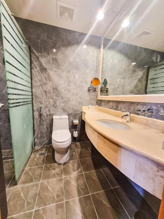 Deluxe King Room - Non-Smoking