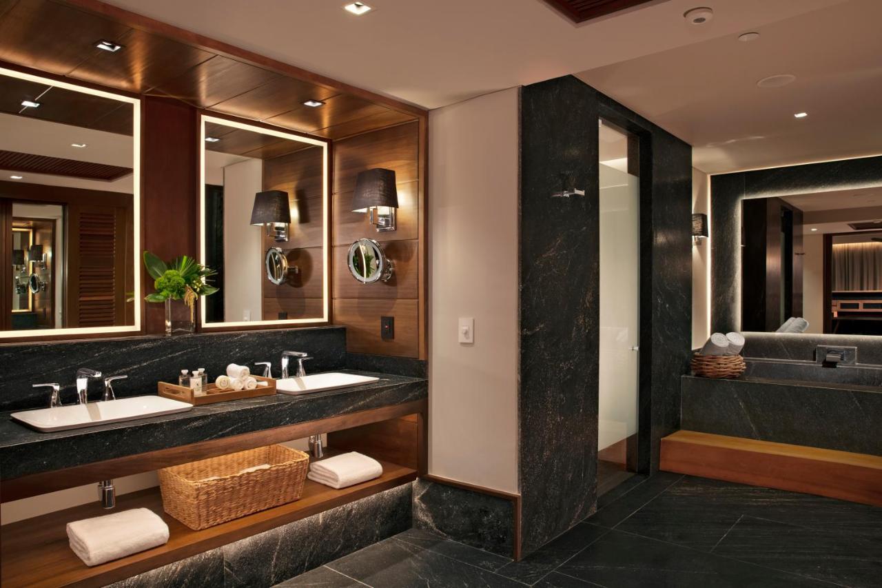 Signature Suite Double Tropical View