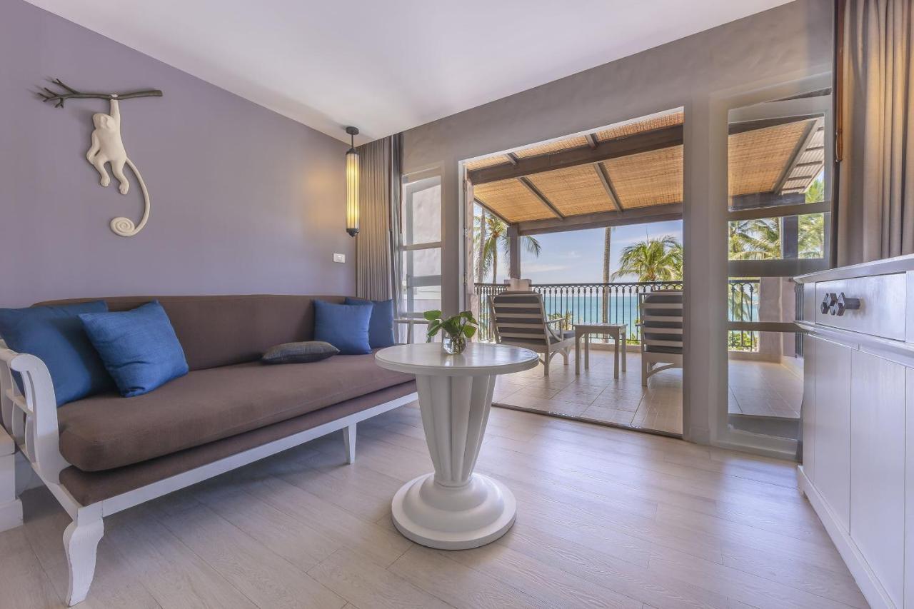 Deluxe, Guest room, 1 King,1388057399:JPEG