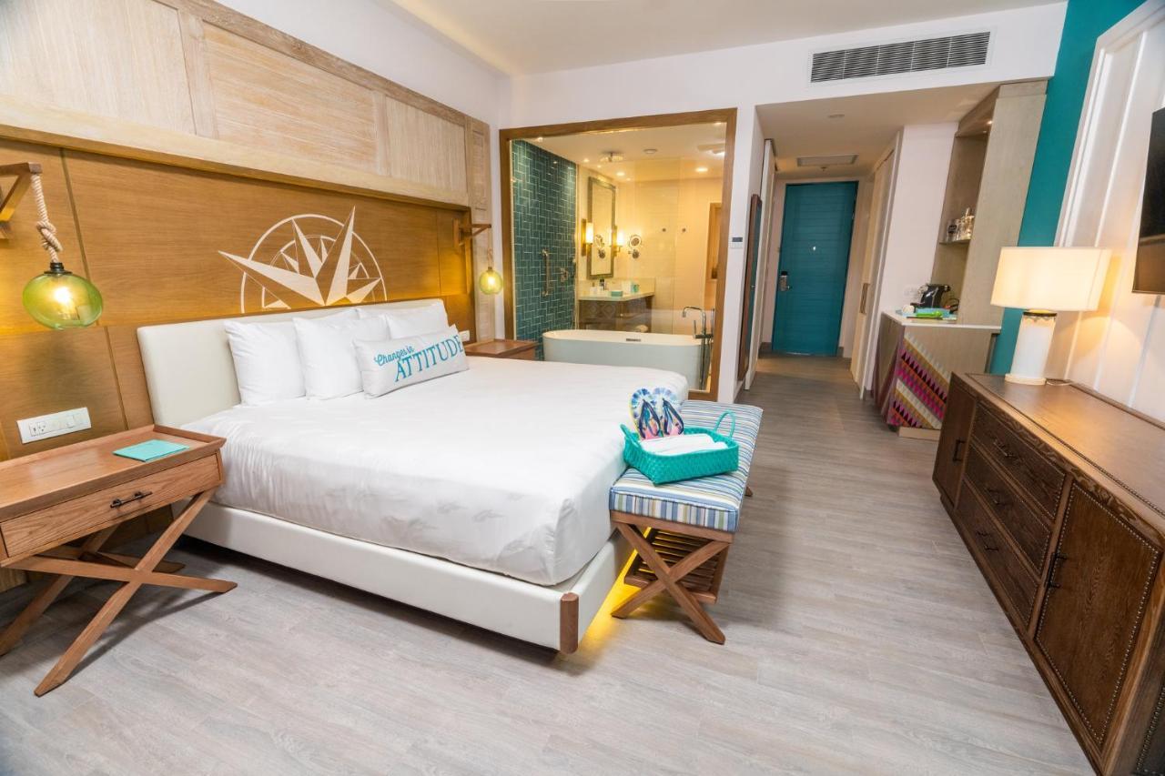 Luxury Paradise Swim-up Suite,1553056480:JPEG