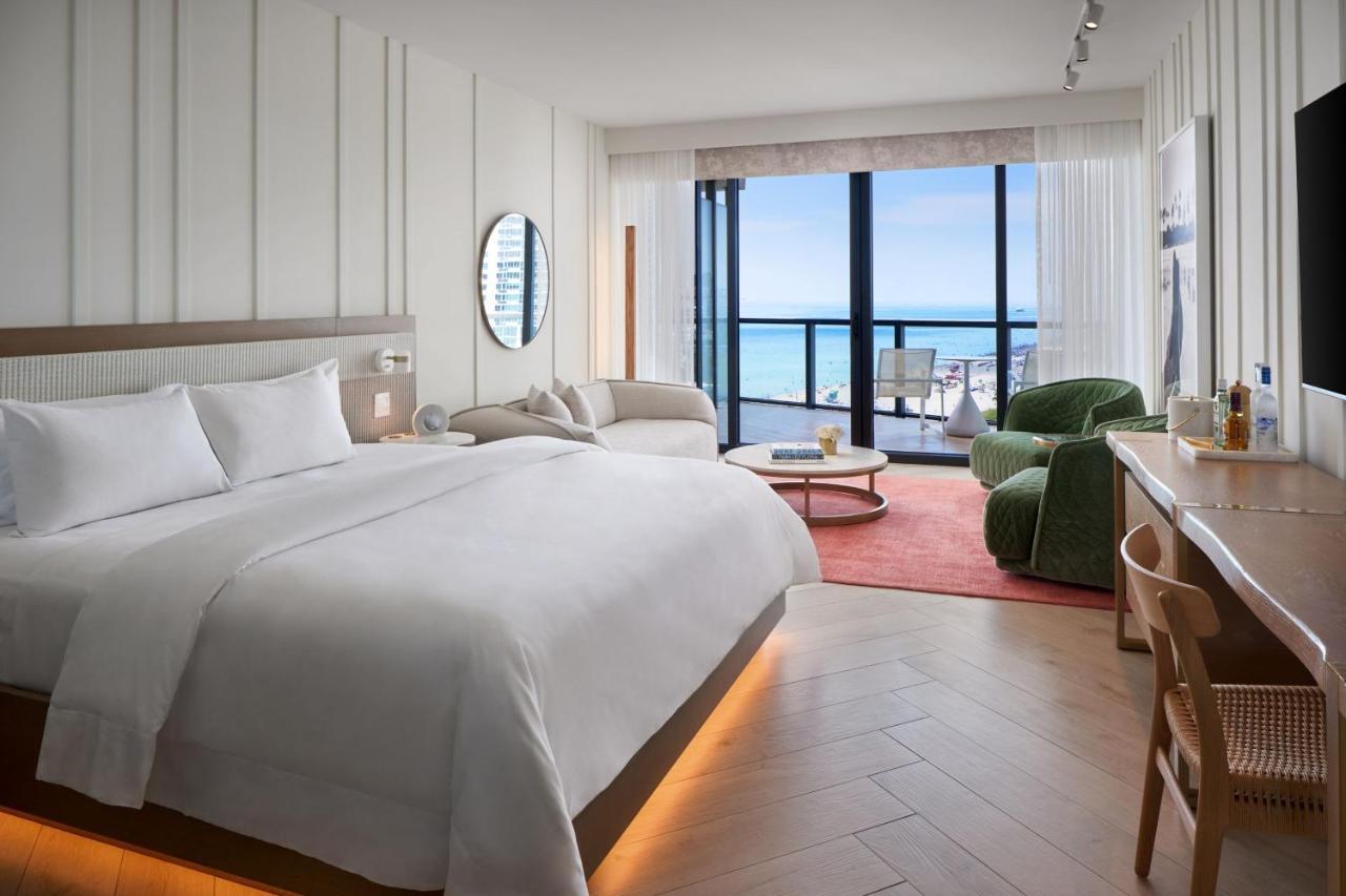 Studio-Suite, Gästezimmer, 1 Kingsize-Bett, Blick von der 5.–19. Etage, Meerblick, Balkon