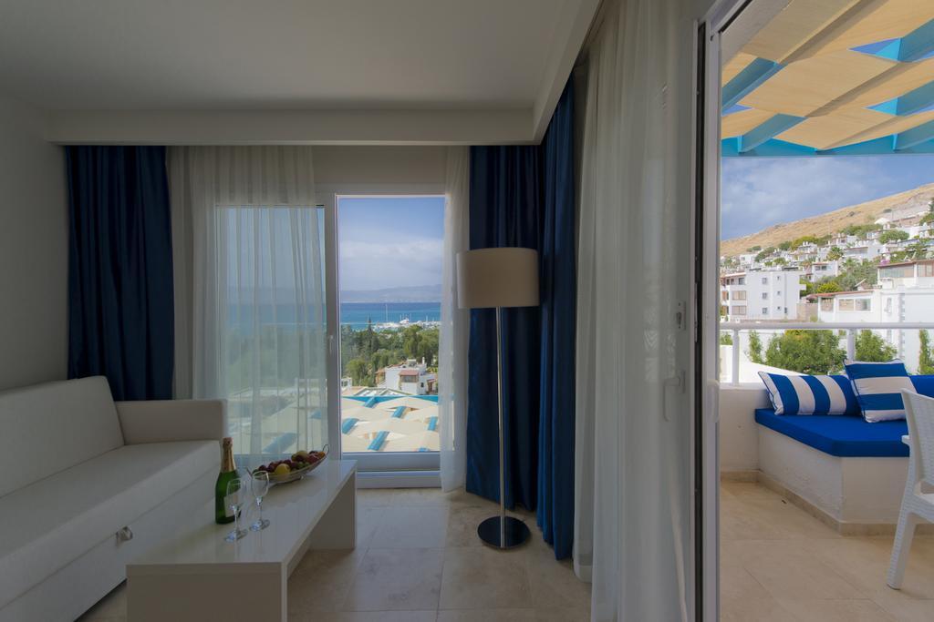 Club Room with Sea View,1227069509:JPEG