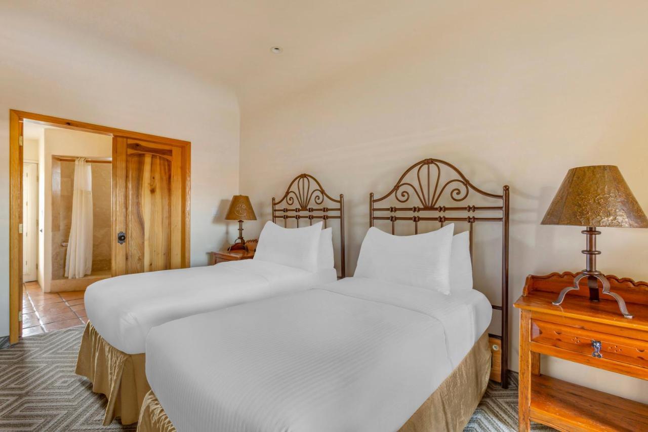 Two-Bedroom King Suite with Two Twin Beds and Balcony/Patio,1413220130:JPEG