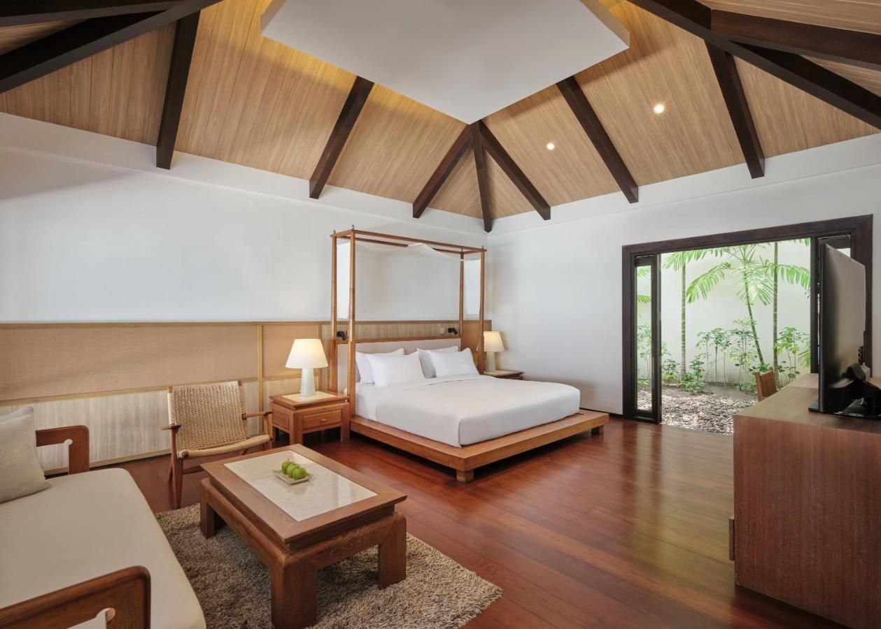 Wellbeing Seafront Pool Villas