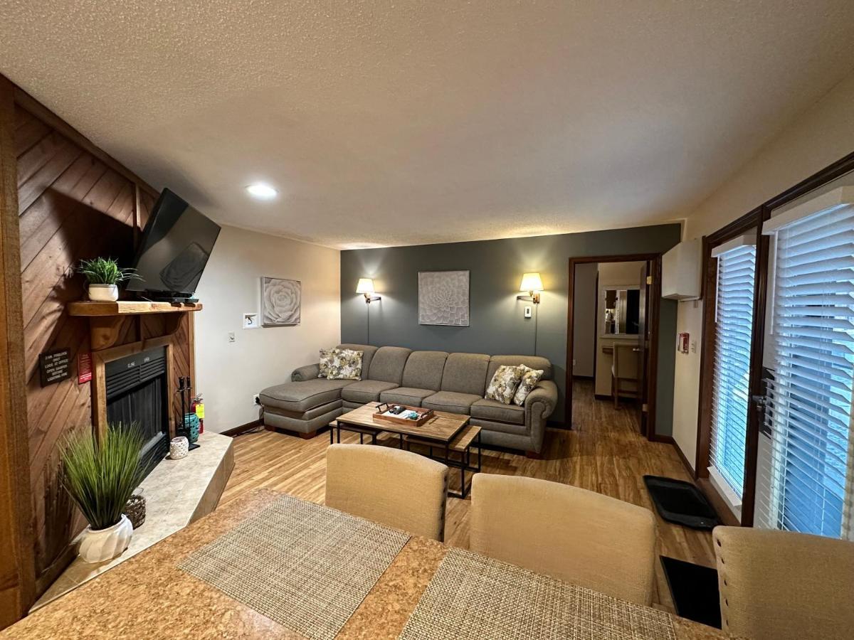Two Bedroom with One Bathroom - Gardenside,1416484713:JPEG