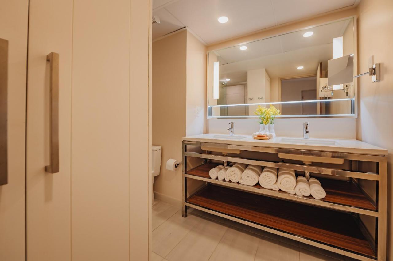 Island Suite with King Bed and Sofa,1418817075:JPEG