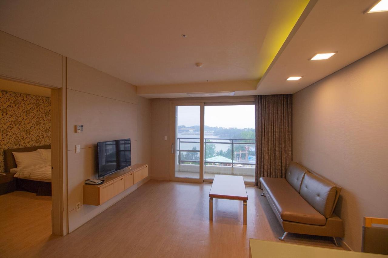 Resort Suite - Bed Type Randomly Assigned (With Kitchenette, Partial Ocean View)