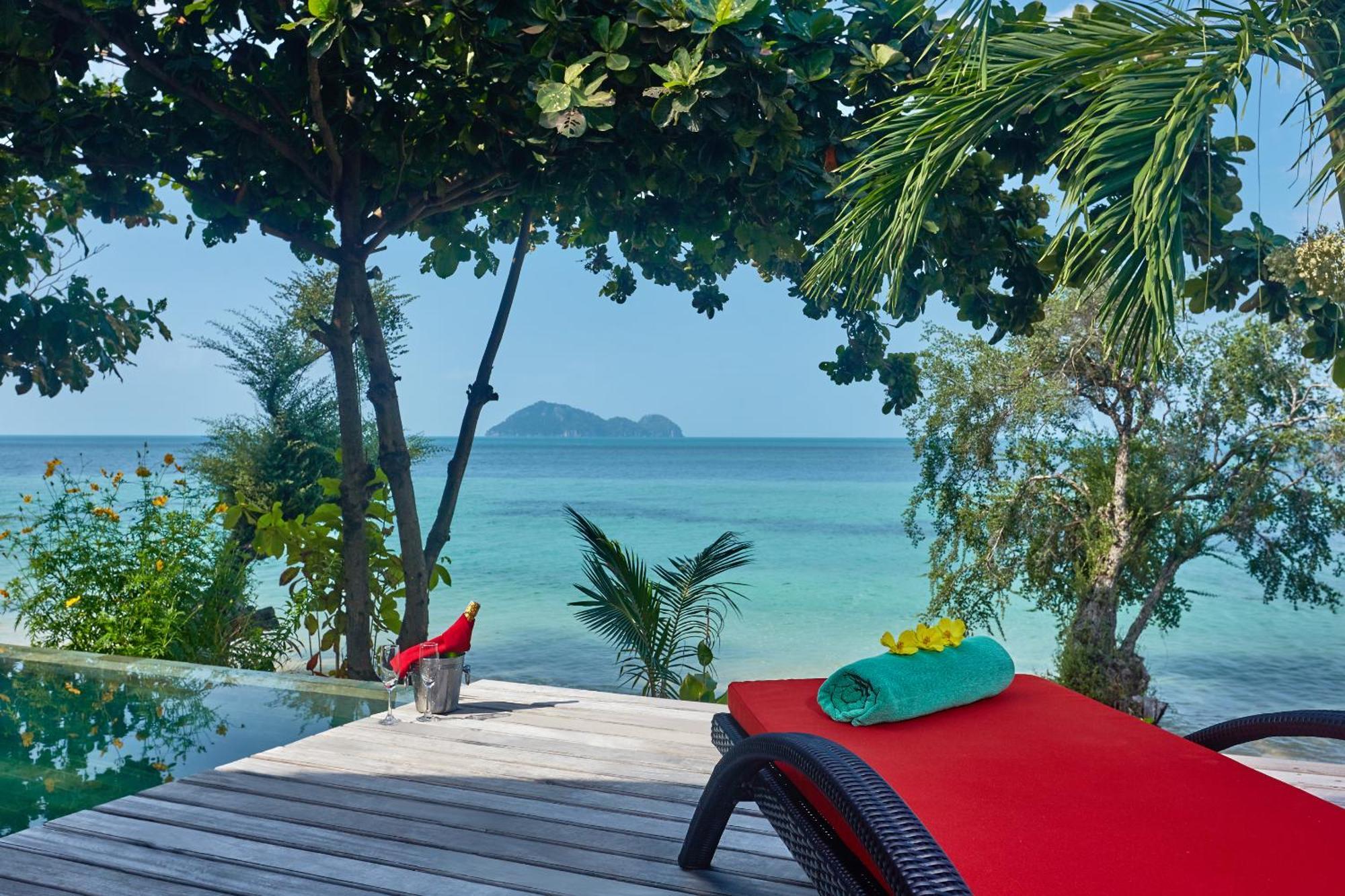 Deluxe Beachfront Pool Villa