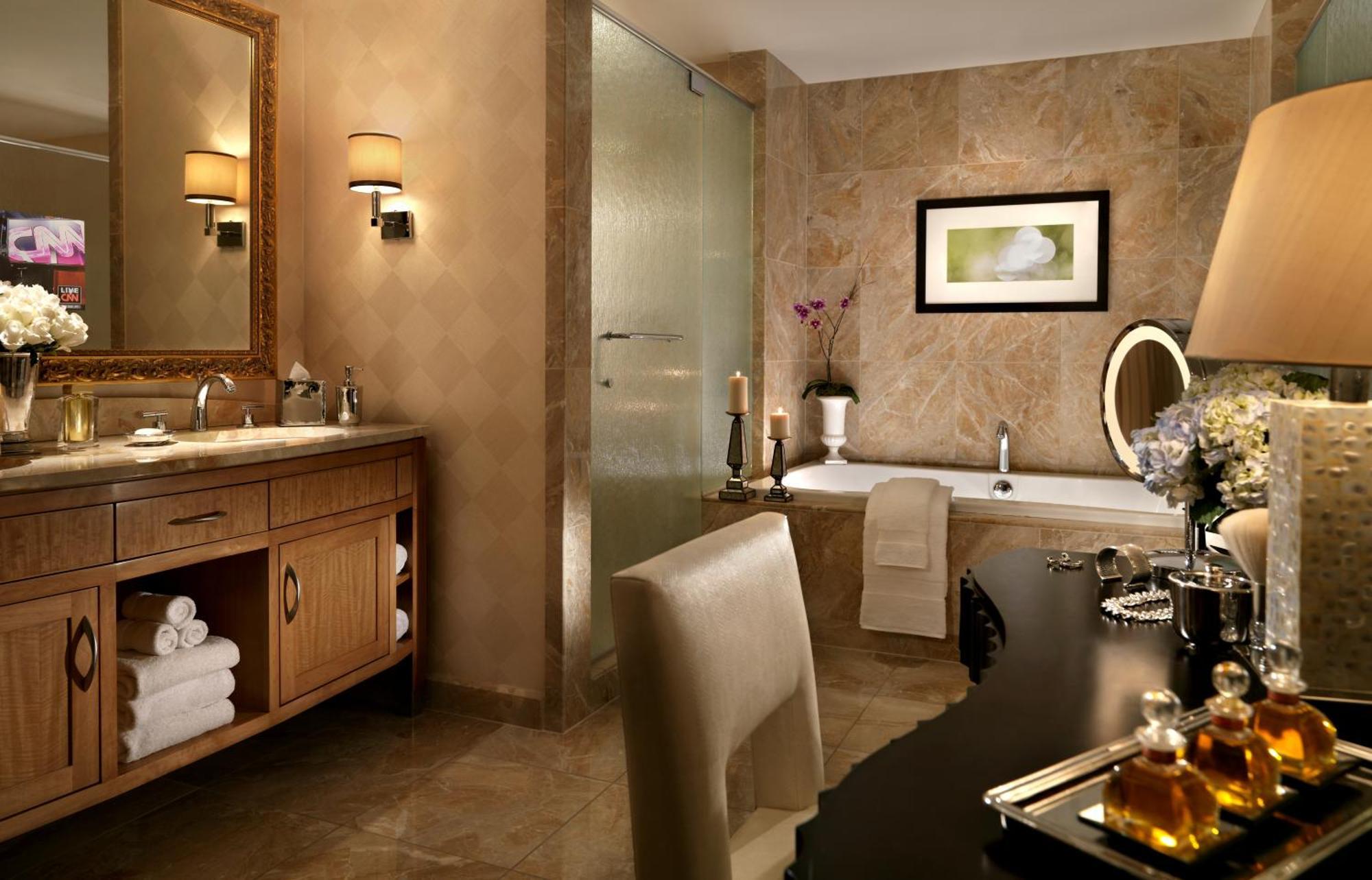 Deluxe Suite,65007622:JPEG