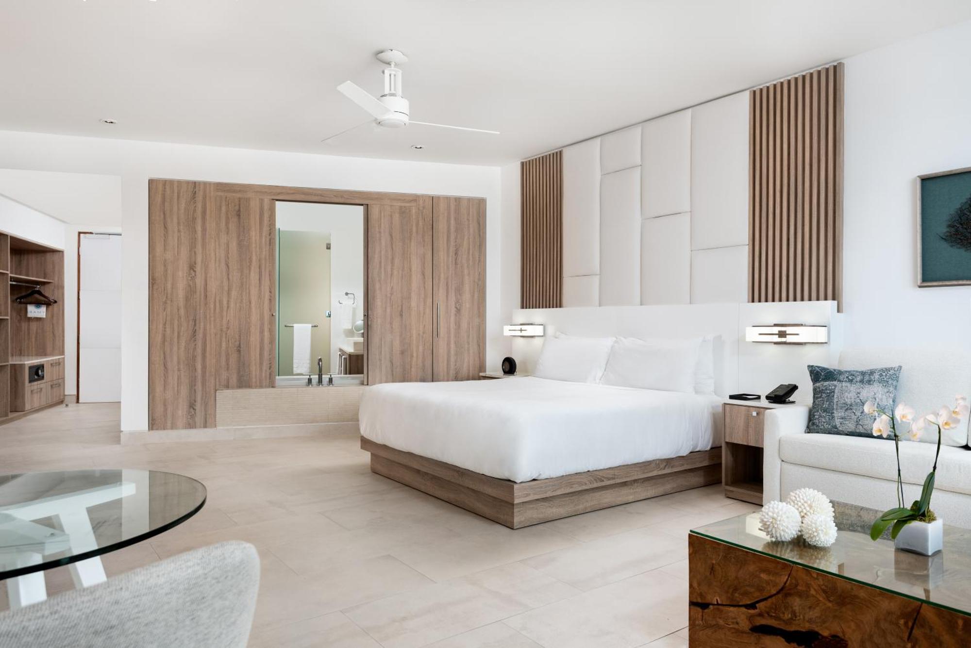 Grand Deluxe Oceanfront Studio