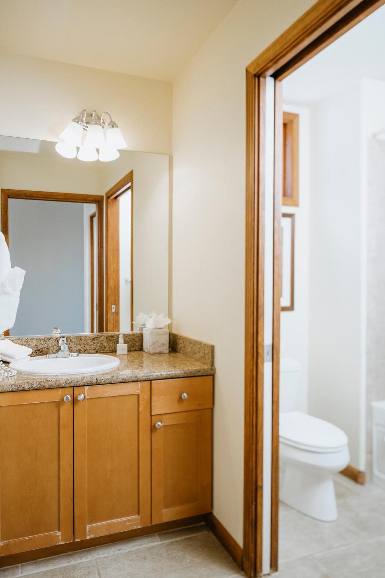 Two Bedroom Townhome,1009591963:JPEG