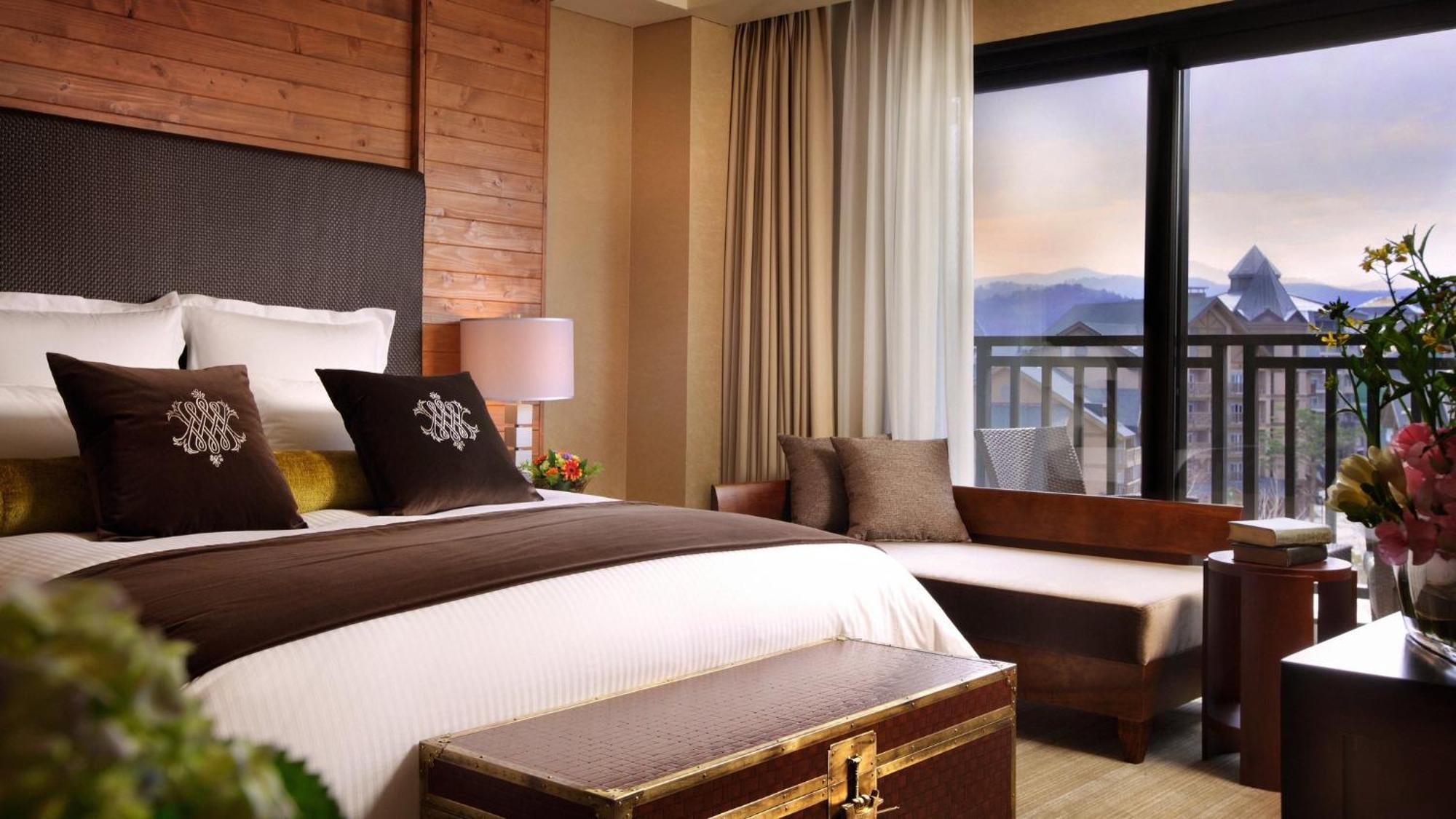 1 King 2 Single Beds Two Bedroom Suite