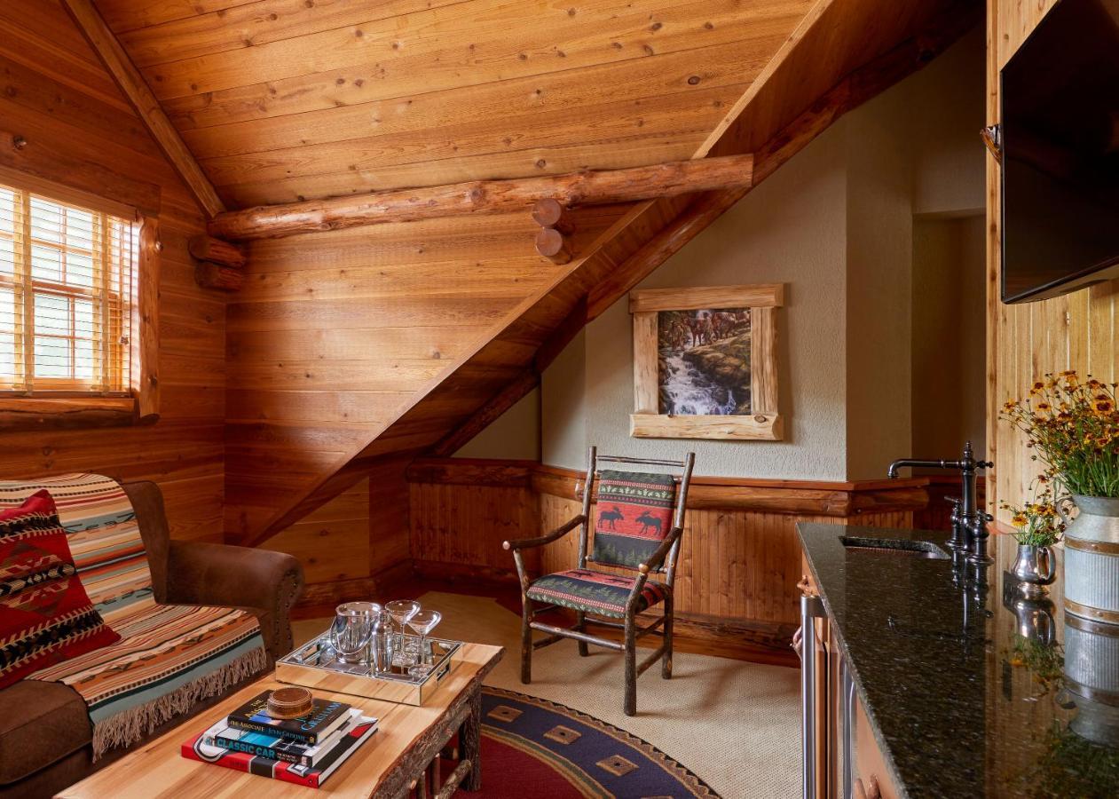 Treetops Suite,1473371950:JPEG