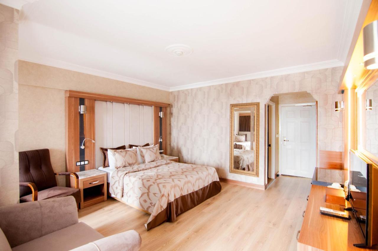 Standard Room with Garden View and Balcony,1487417413:JPEG