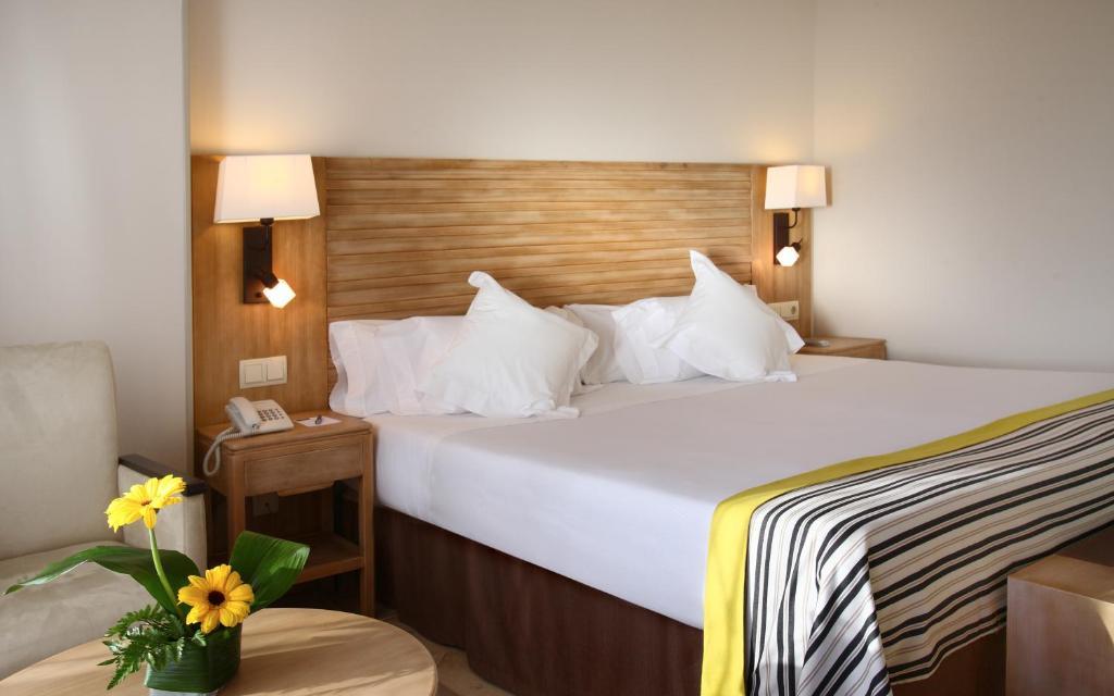 Double Room (2 Adults + 1 Child),185490759:JPEG